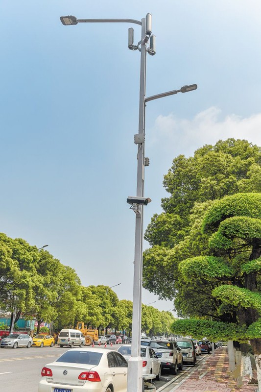 湖(hu)南首條“智(zhi)慧(hui)炤(zhao)明路”亮(liang)相(xiang)長沙隆(long)平(ping)高(gao)科技(ji)園(yuan)
